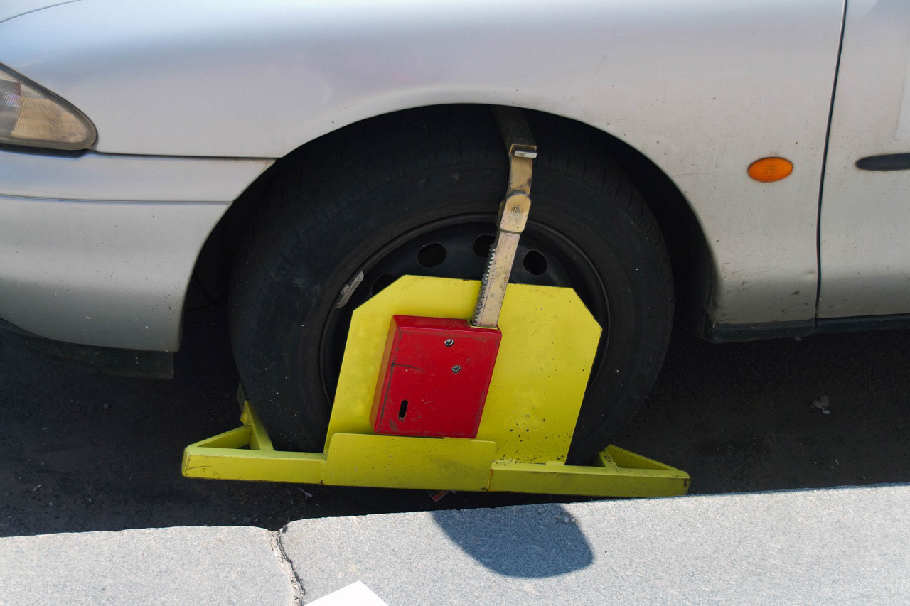 Sabot sur roue de voiture